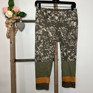 Prana Yoga Olive Green Printed Fitted Capri‎ Size Medium
